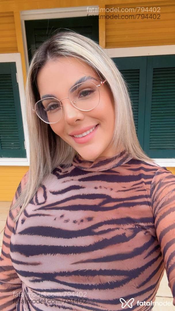 Acompanhante mulher loira (o) de olhos castanhos em Gramado - Estella