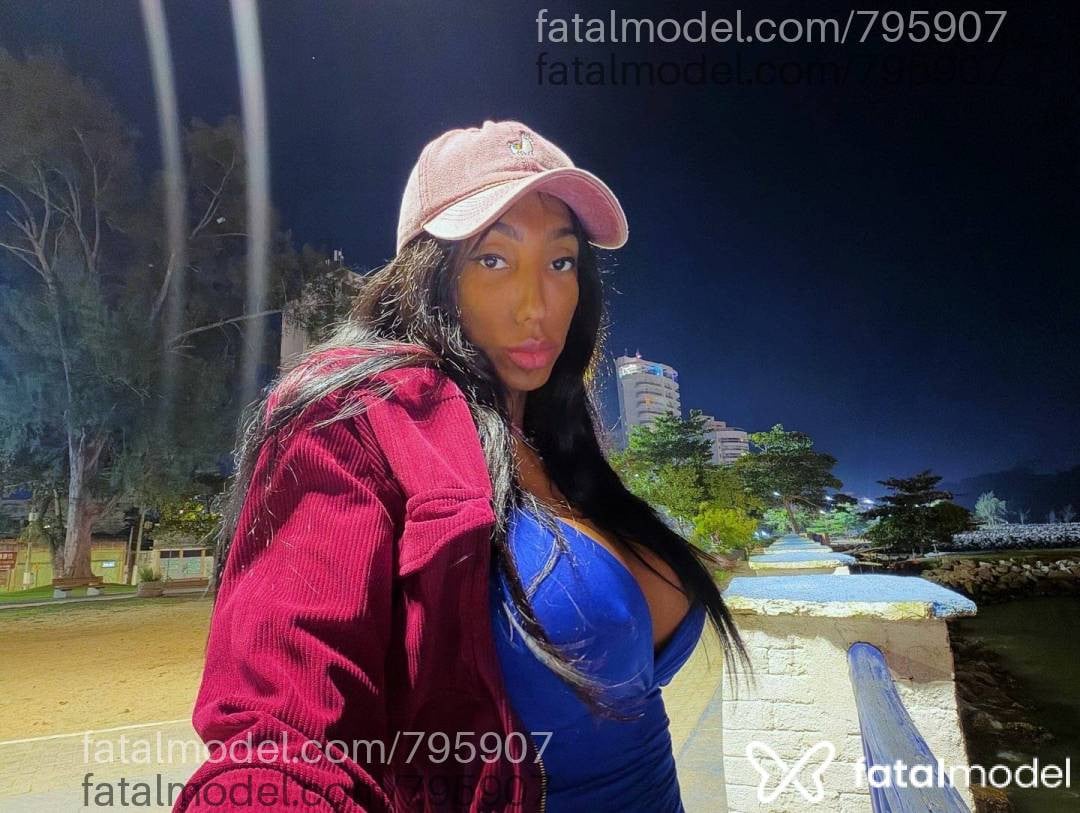 Acompanhante mulher trans morena (o) de olhos castanhos em Virtual - SÃMY LEÃO