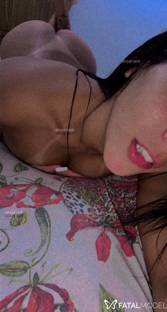 Acompanhante mulher trans morena (o) de olhos castanhos - Gabriela