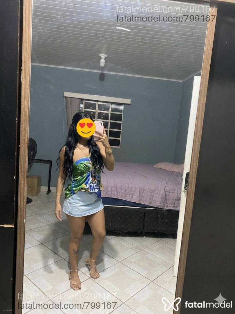Acompanhante mulher loira (o) de olhos castanhos - Taty