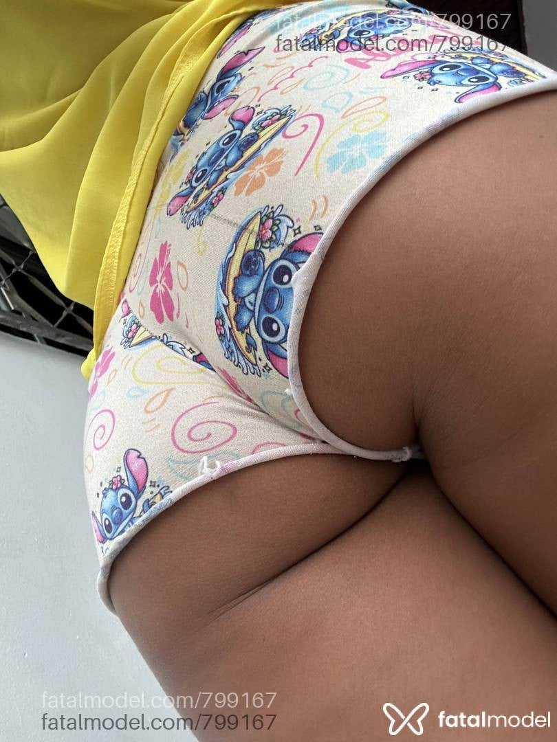Acompanhante mulher loira (o) de olhos castanhos - Taty