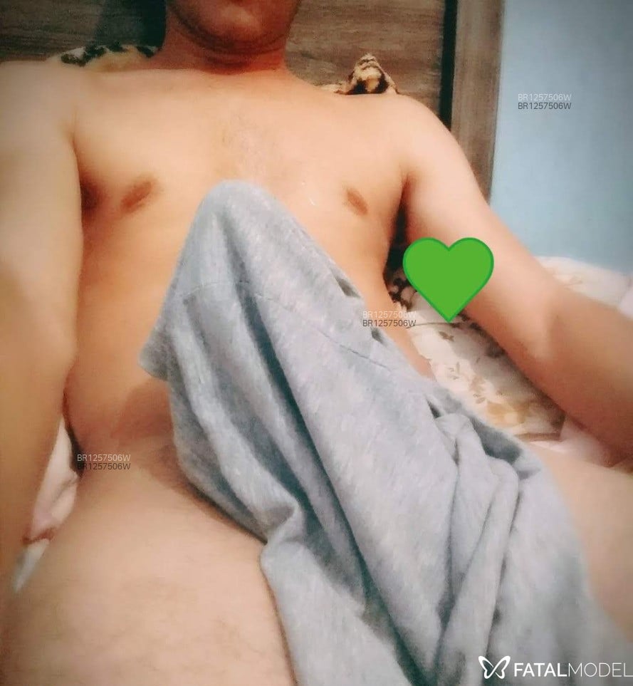 Acompanhante homem com cabelo castanho de olhos castanhos em Penedo - Diego