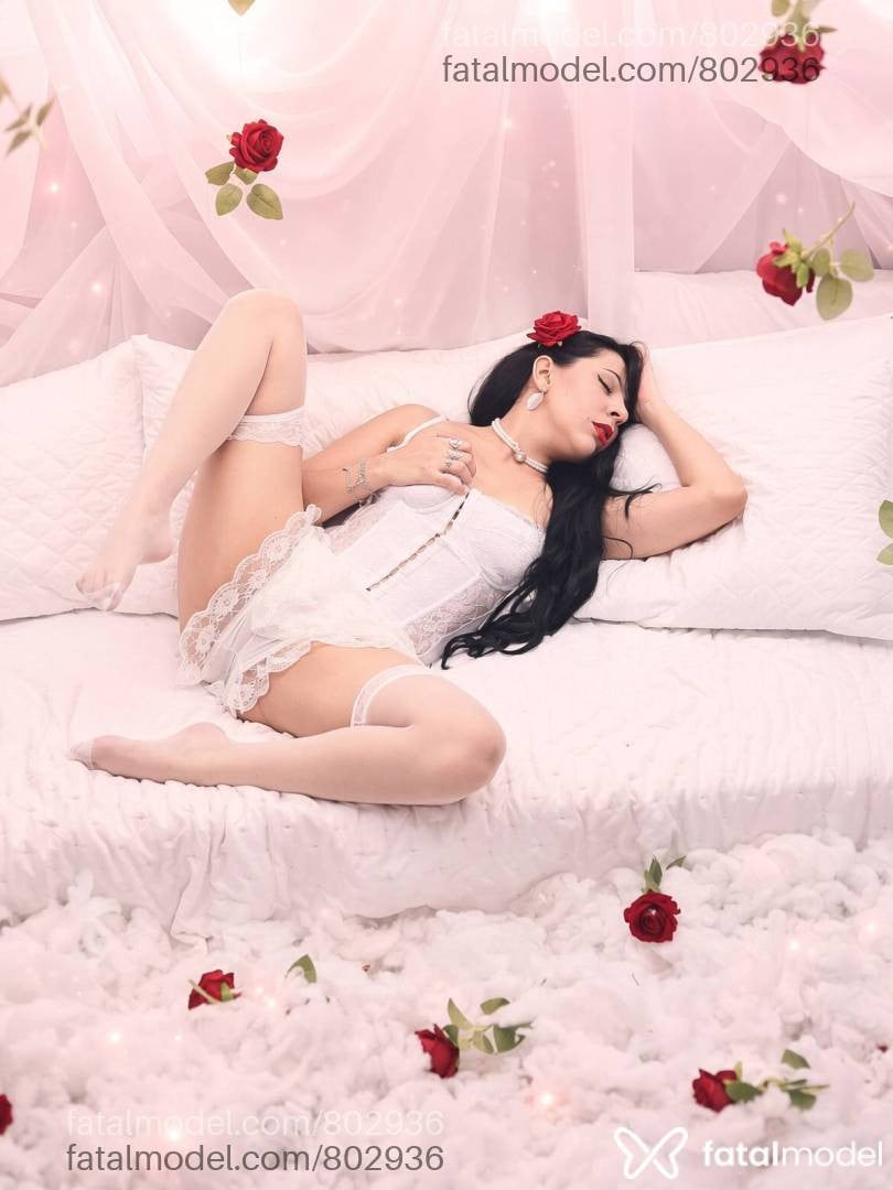 Acompanhante mulher morena (o) de olhos pretos - XNYMPHOTEEFX