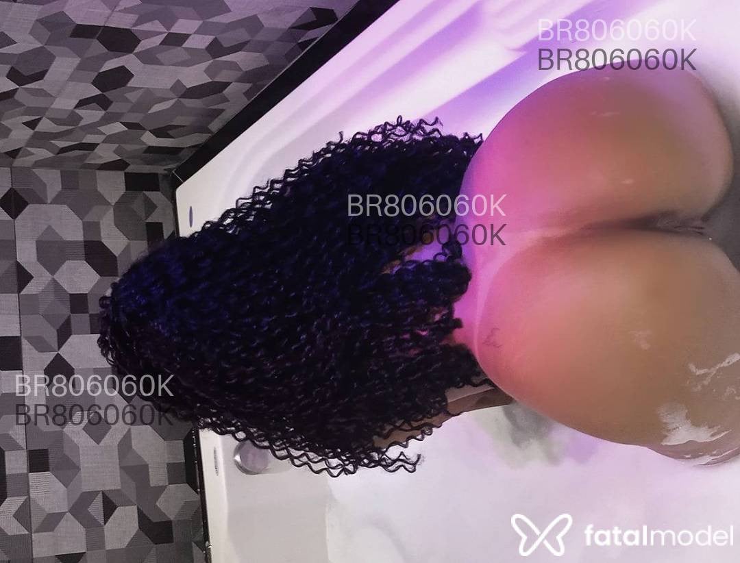 Acompanhante mulher com cabelo castanho de olhos mel - Diana Morena