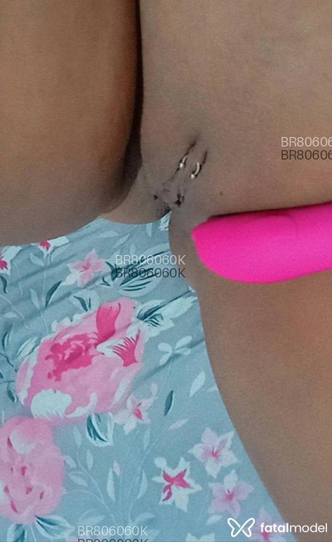 Acompanhante mulher com cabelo castanho de olhos mel - Diana Morena