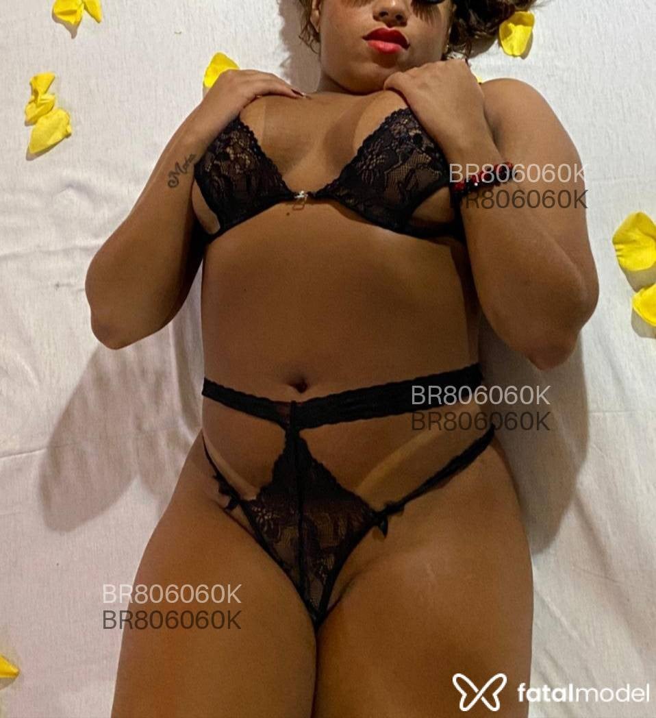 Acompanhante mulher com cabelo castanho de olhos mel - Diana Morena