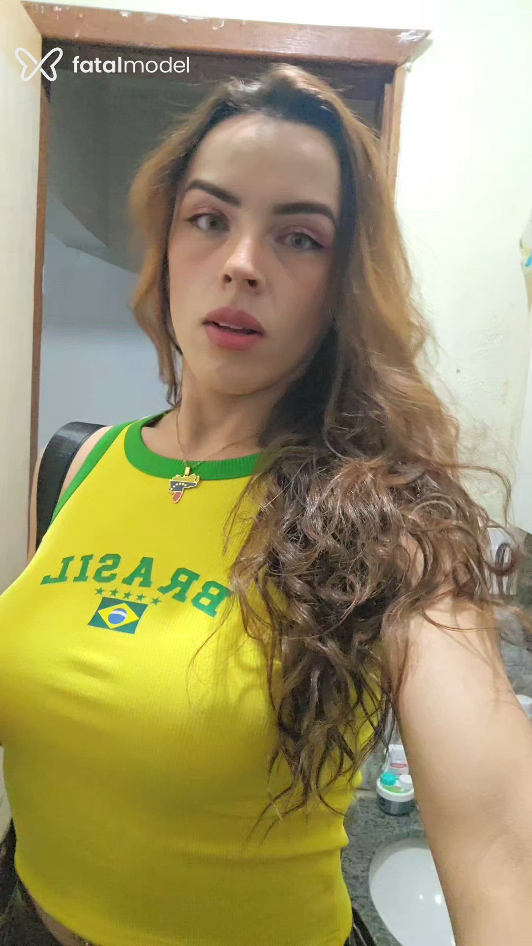 Acompanhante mulher trans morena (o) de olhos mel em Maringá - Naomí va venezolan