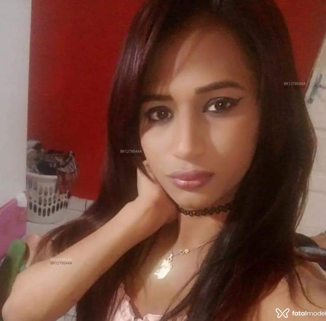 Acompanhante homem trans morena (o) de olhos cinza em Balneário Camboriú Acompanhante homem trans morena (o) de olhos cinza em Balneário Camboriú - Alejandra