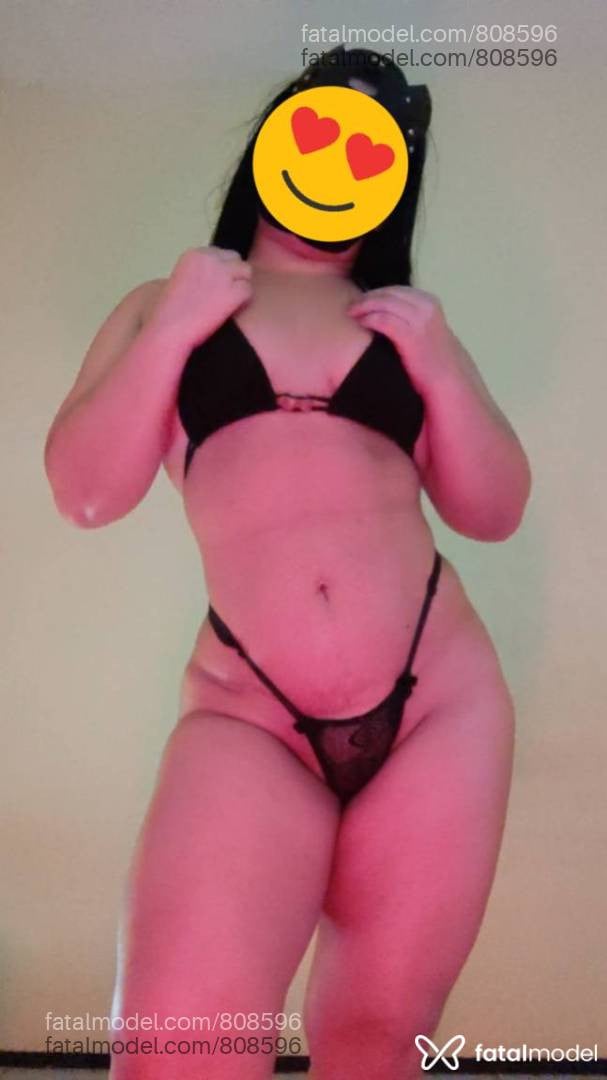 Acompanhante mulher morena (o) de olhos pretos - KARLA MUNIZ