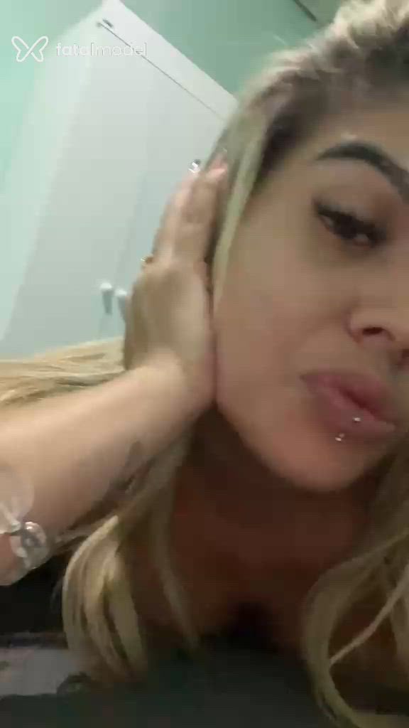 Acompanhante mulher loira (o) de olhos castanhos em Açailândia Acompanhante mulher loira (o) de olhos castanhos em Açailândia - Karina Scobar