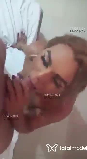Acompanhante travesti loira (o) de olhos castanhos em Jundiaí - Jujjuba