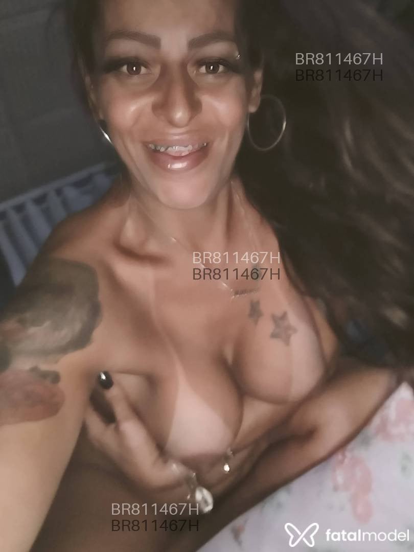 Acompanhante homem trans com cabelo castanho de olhos mel - Hillary kauanne