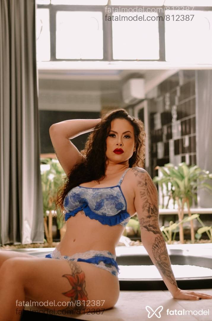 Acompanhante mulher com cabelo castanho de olhos castanhos - Amanda Soares