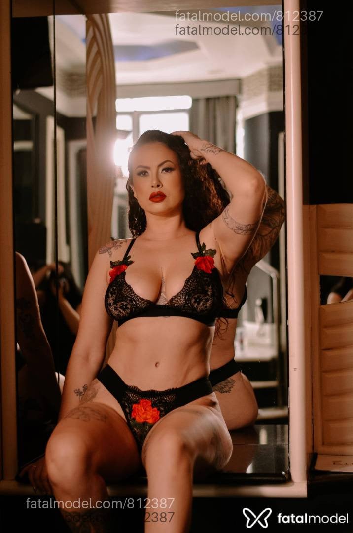 Acompanhante mulher com cabelo castanho de olhos castanhos - Amanda Soares