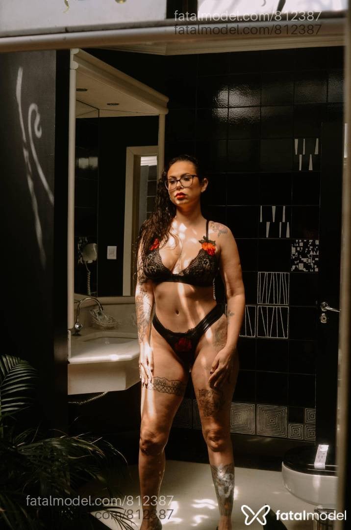 Acompanhante mulher com cabelo castanho de olhos castanhos - Amanda Soares