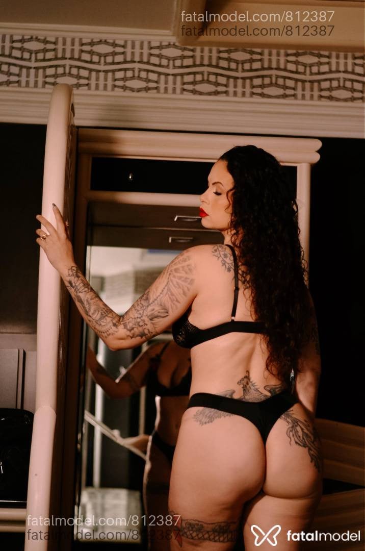 Acompanhante mulher com cabelo castanho de olhos castanhos - Amanda Soares