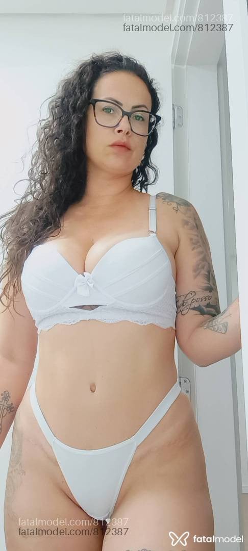 Acompanhante mulher com cabelo castanho de olhos castanhos - Amanda Soares
