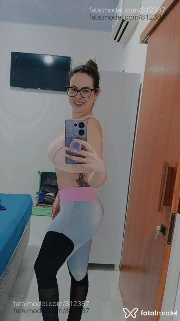 Acompanhante mulher com cabelo castanho de olhos castanhos - Amanda Soares