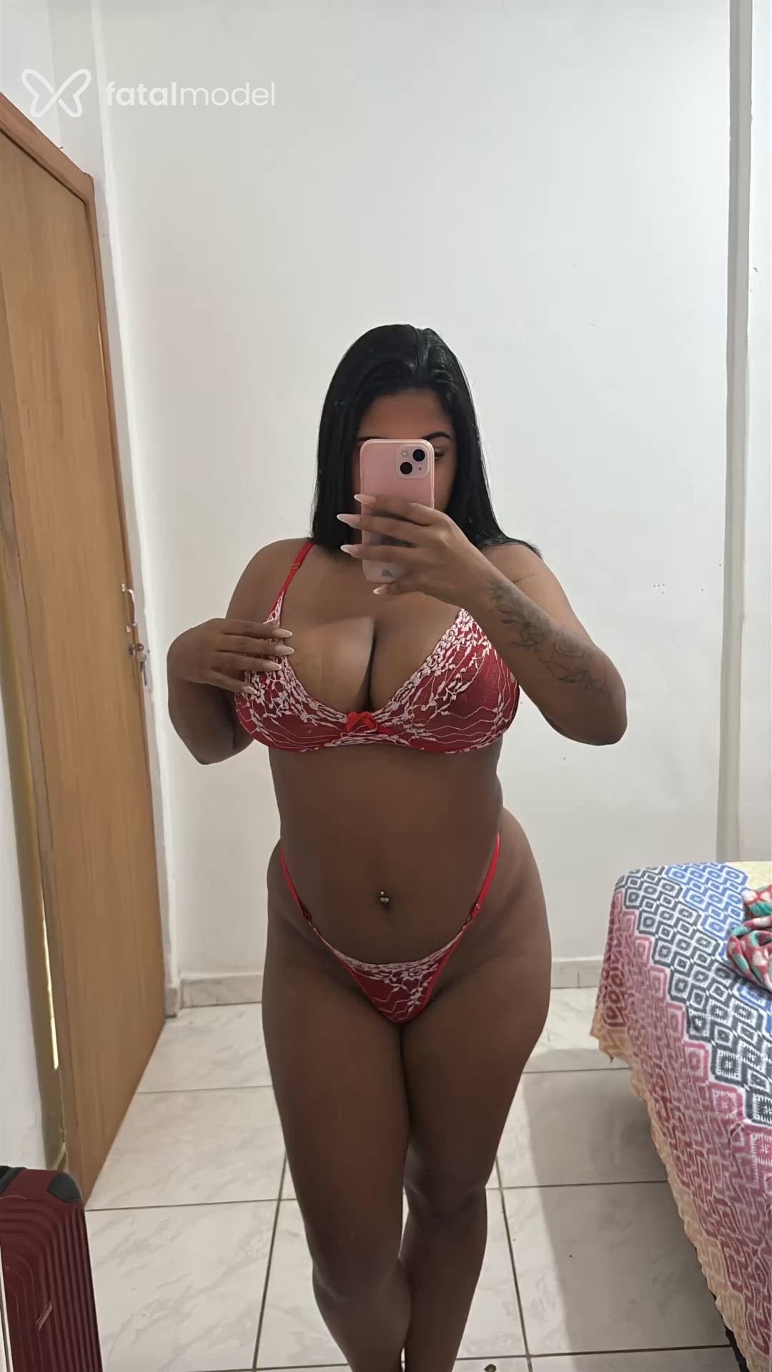 Acompanhante mulher morena (o) de olhos castanhos - Pietra Oliveira