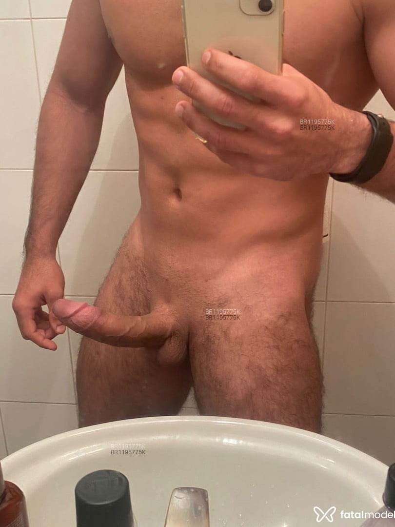 Acompanhante homem com cabelo castanho de olhos castanhos em Porto Seguro Acompanhante homem com cabelo castanho de olhos castanhos em Porto Seguro - RICARDAO BAIANO