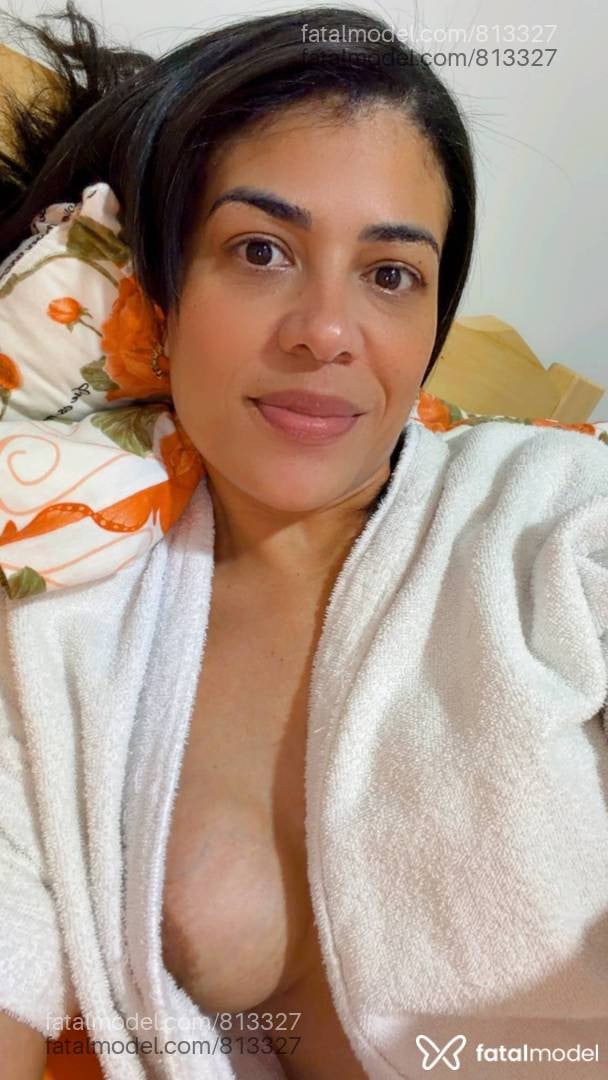 Acompanhante mulher morena (o) de olhos pretos - Manuela