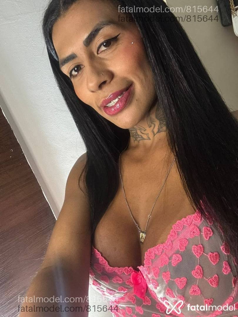 Acompanhante mulher trans morena (o) de olhos castanhos - Ariadna Marques