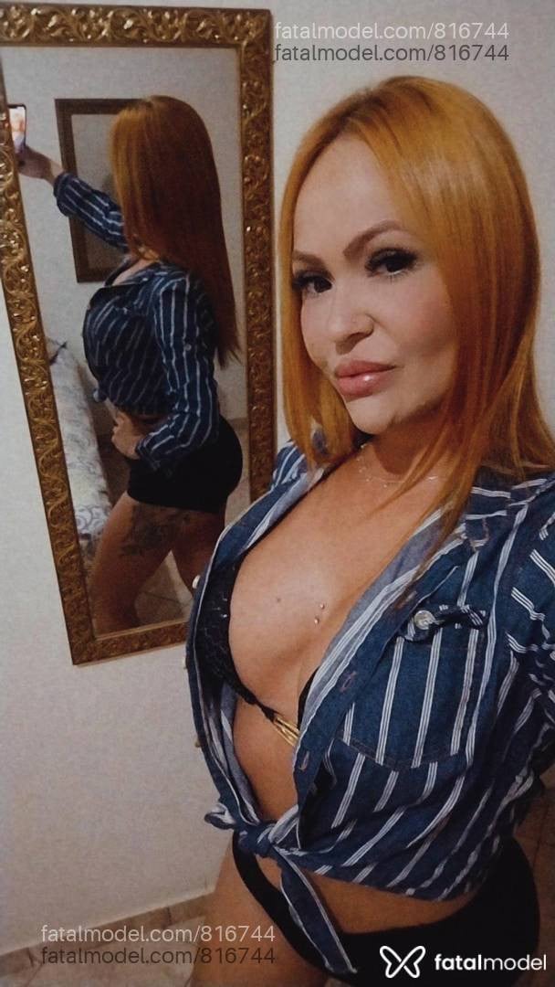 Acompanhante mulher loira (o) de olhos mel - Carolyna Saagaz Acompanhante mulher loira (o) de olhos mel - Carolyna Saagaz