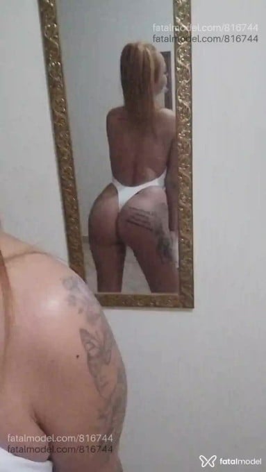 Acompanhante mulher loira (o) de olhos mel - Carolyna Saagaz Acompanhante mulher loira (o) de olhos mel - Carolyna Saagaz