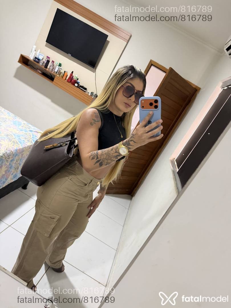 Acompanhante mulher loira (o) de olhos castanhos - Anny Marques
