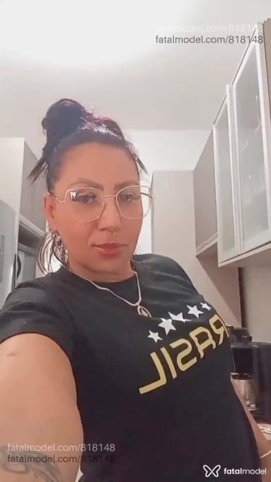 Acompanhante mulher com cabelo castanho de olhos mel em Campo Mourão Acompanhante mulher com cabelo castanho de olhos mel em Campo Mourão - Taty feitiche