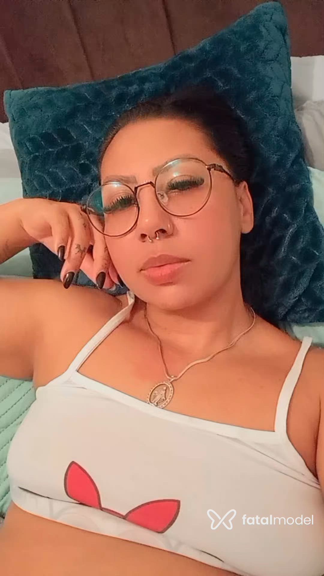 Acompanhante mulher com cabelo castanho de olhos mel - Taty feitiche