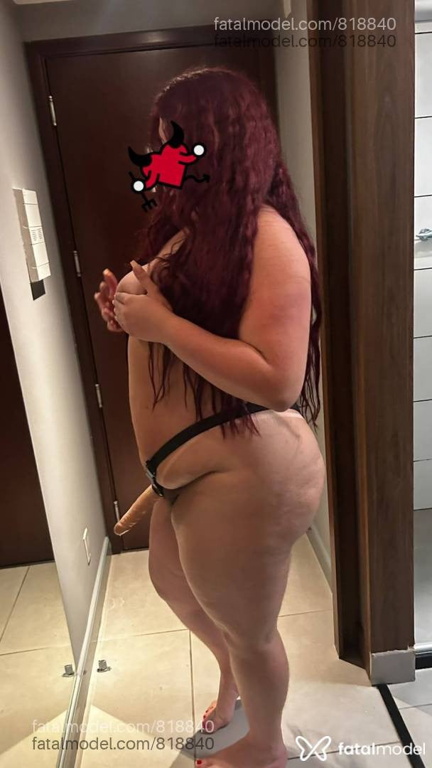 Acompanhante mulher ruiva (o) de olhos castanhos - BIANCAPLUS SIZE