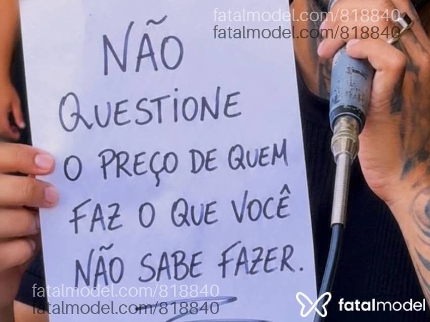 Acompanhante mulher ruiva (o) de olhos castanhos - BIANCAPLUS SIZE