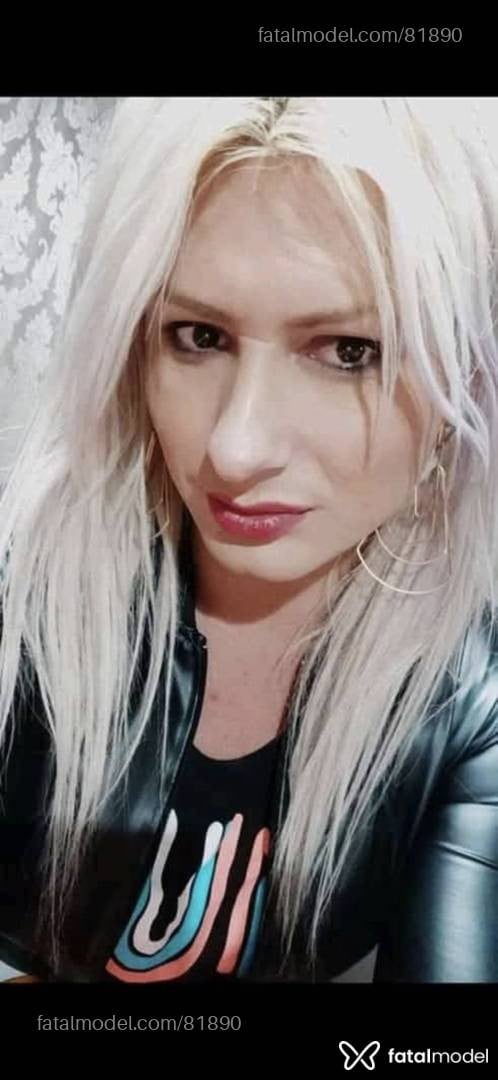 Acompanhante mulher trans loira (o) de olhos castanhos - Miavadia