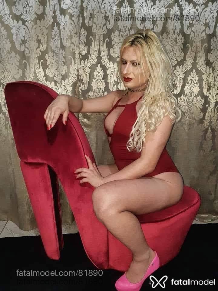 Acompanhante mulher trans loira (o) de olhos castanhos - Miavadia