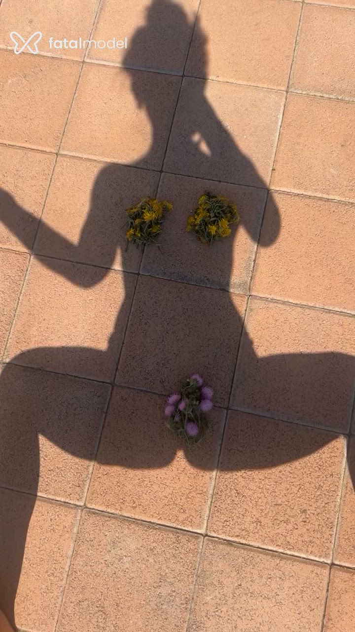 Acompanhante mulher trans loira (o) de olhos castanhos - Miavadia