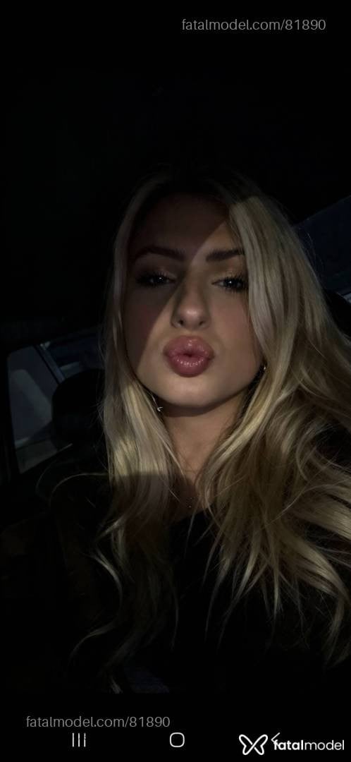 Acompanhante mulher trans loira (o) de olhos castanhos - Miavadia