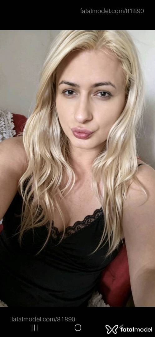 Acompanhante mulher trans loira (o) de olhos castanhos - Miavadia