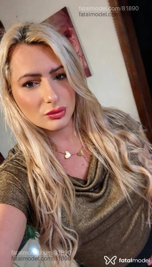 Acompanhante mulher trans loira (o) de olhos castanhos - Miavadia