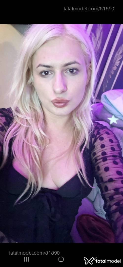 Acompanhante mulher trans loira (o) de olhos castanhos - Miazinha