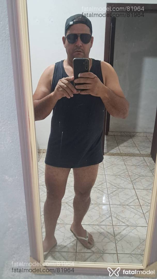 Acompanhante homem com cabelo castanho de olhos castanhos em Sete Lagoas - Pedro
