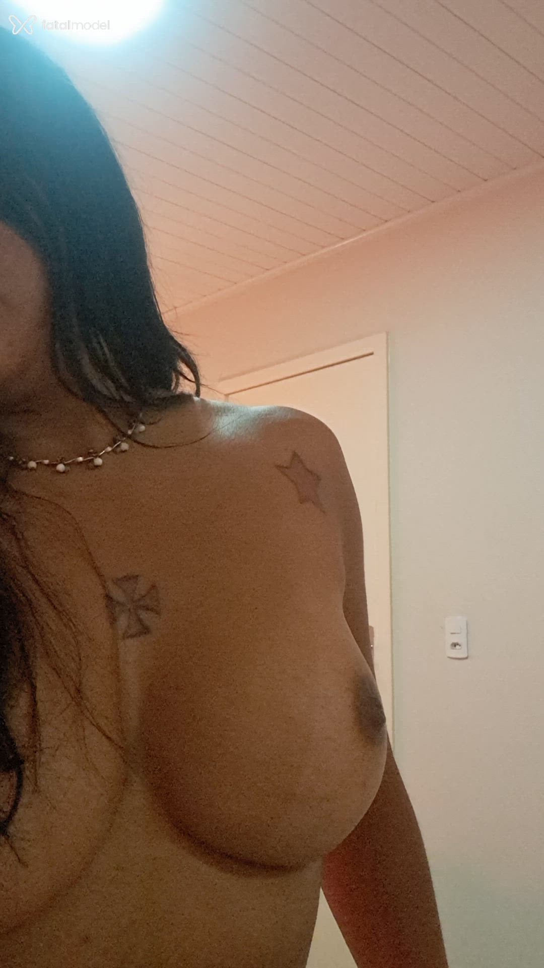 Acompanhante mulher morena (o) de olhos pretos - Monaliza Acompanhante mulher morena (o) de olhos pretos - Monaliza
