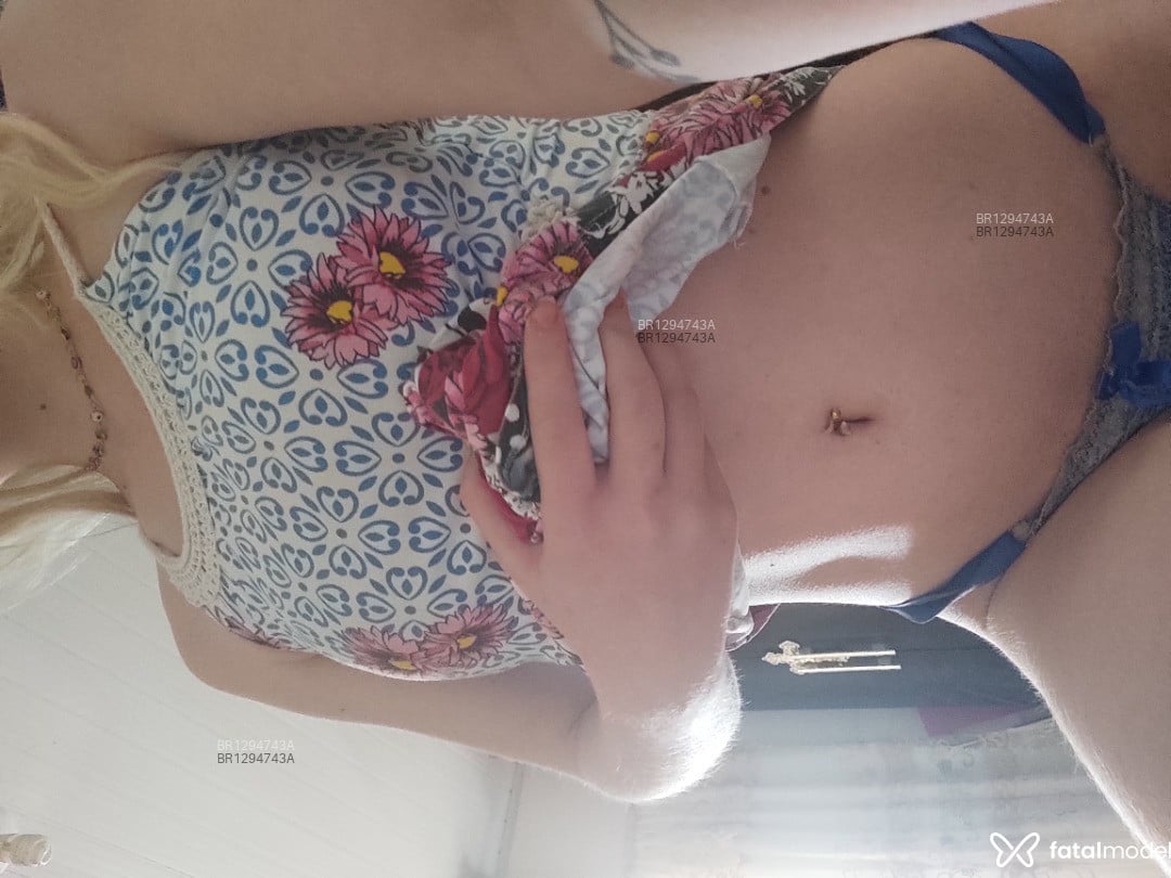 Acompanhante mulher loira (o) de olhos azuis em Medianeira - Carlinha