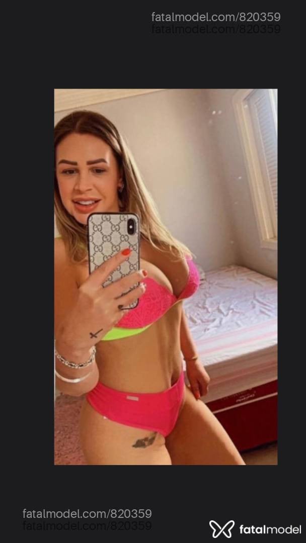 Acompanhante mulher loira (o) de olhos castanhos - Kamila
