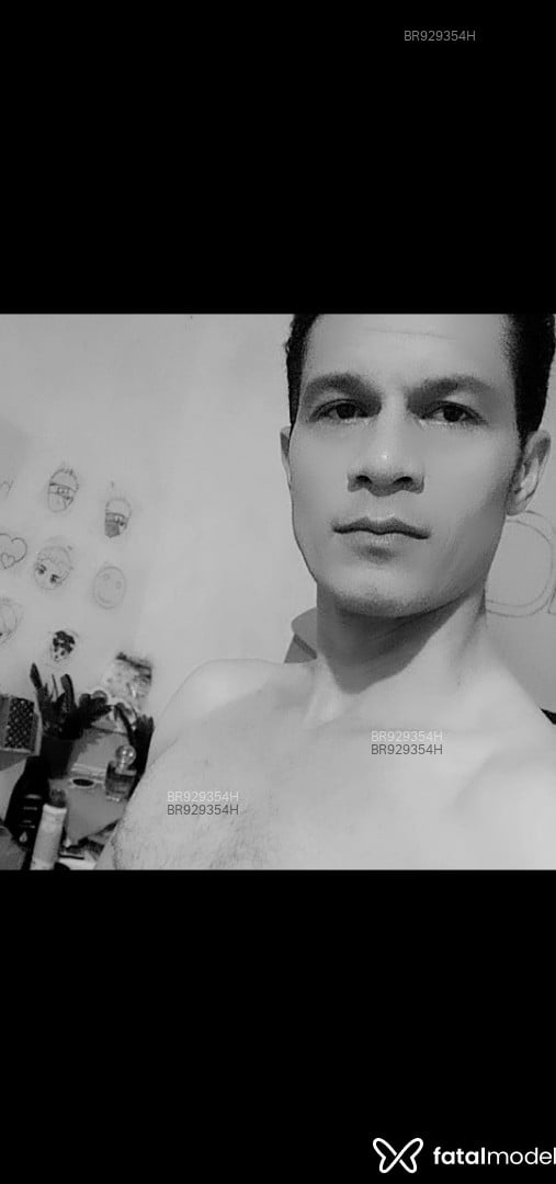 Acompanhante homem morena (o) de olhos pretos - Juliano Quente Acompanhante homem morena (o) de olhos pretos - Juliano Quente