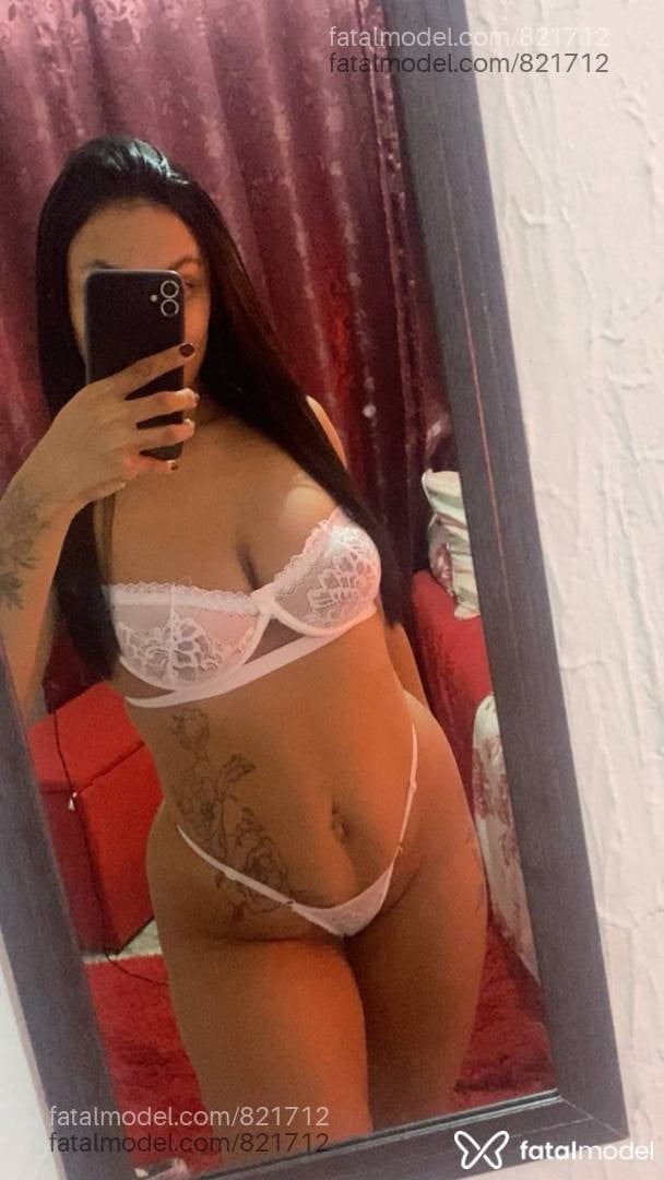 Acompanhante mulher com cabelo castanho de olhos castanhos - Carol Martins