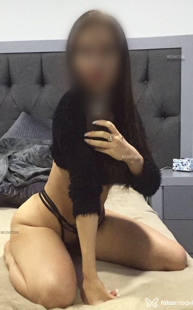 Acompanhante mulher com cabelo castanho de olhos castanhos em Joinville - Anna Buenno