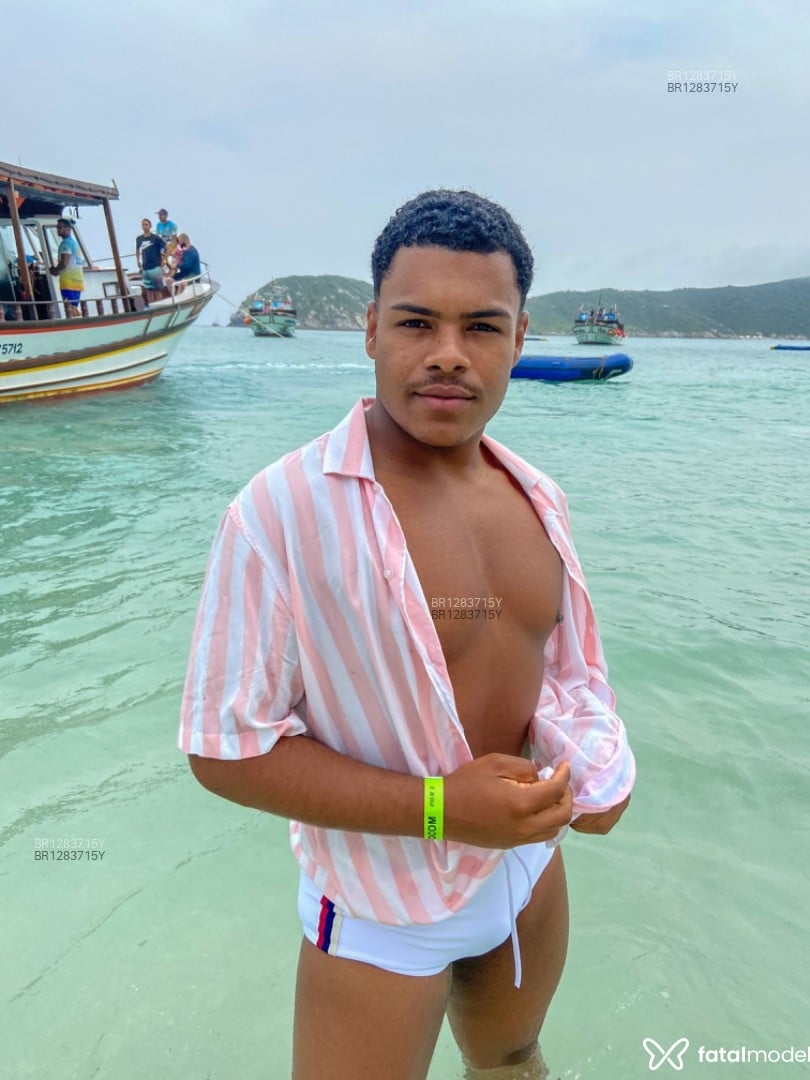 Acompanhante homem morena (o) de olhos castanhos em Pouso Alegre - Leonardo