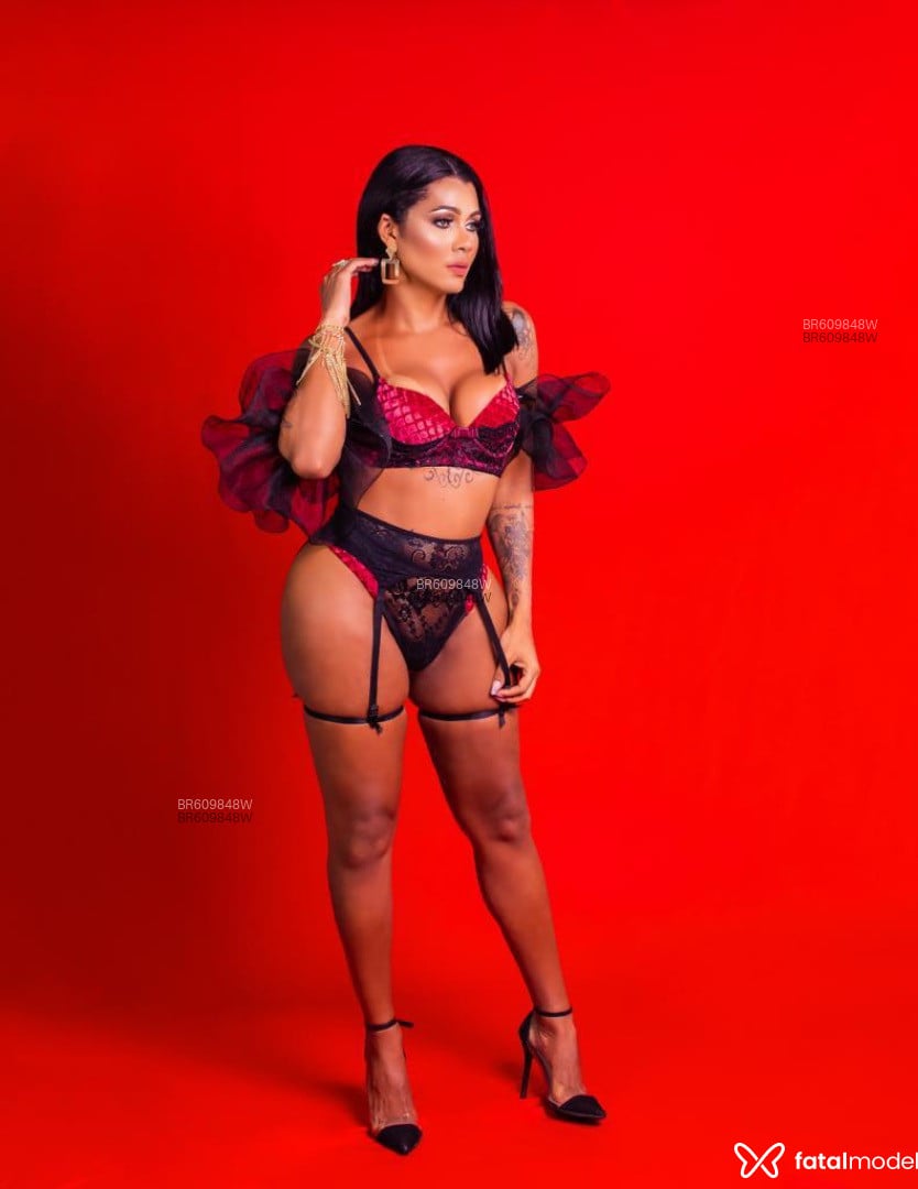 Acompanhante mulher trans morena (o) de olhos castanhos em Virtual - Clara