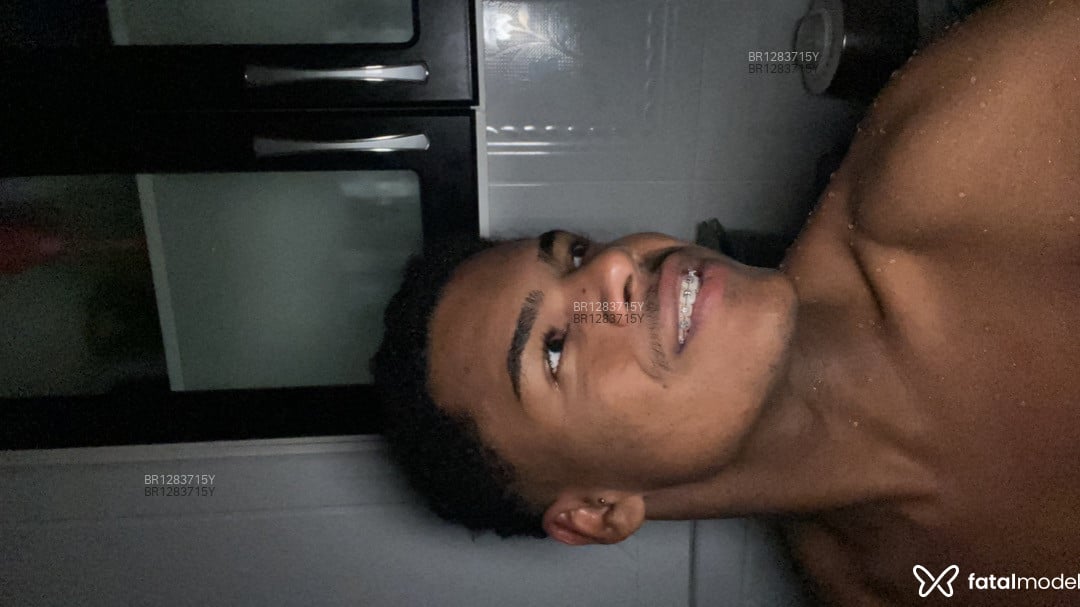 Acompanhante homem morena (o) de olhos castanhos em Pouso Alegre - Leonardo